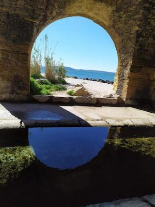 Au Pied Du Baou Lägenhet Saint-Chamas Exteriör bild